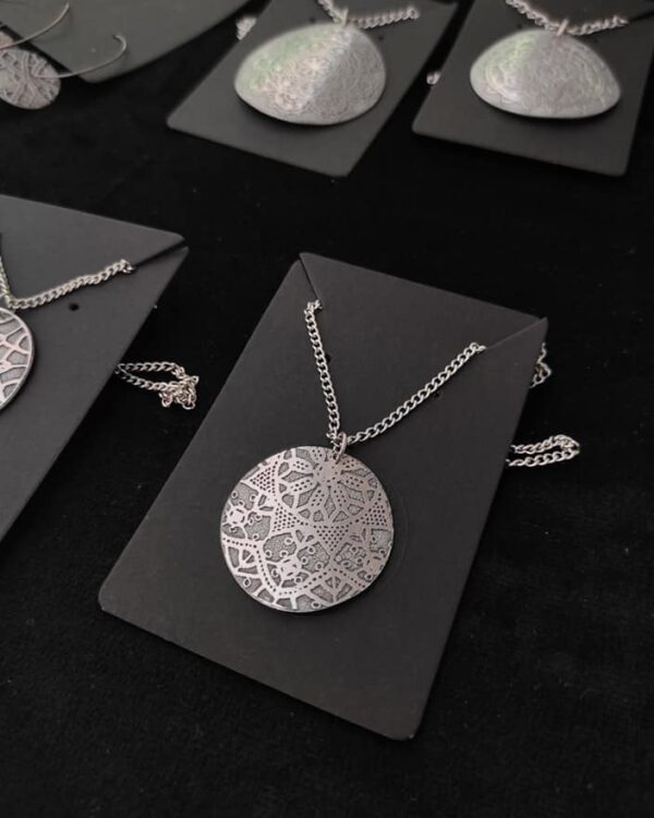 Sunčani medaljon ogrlica