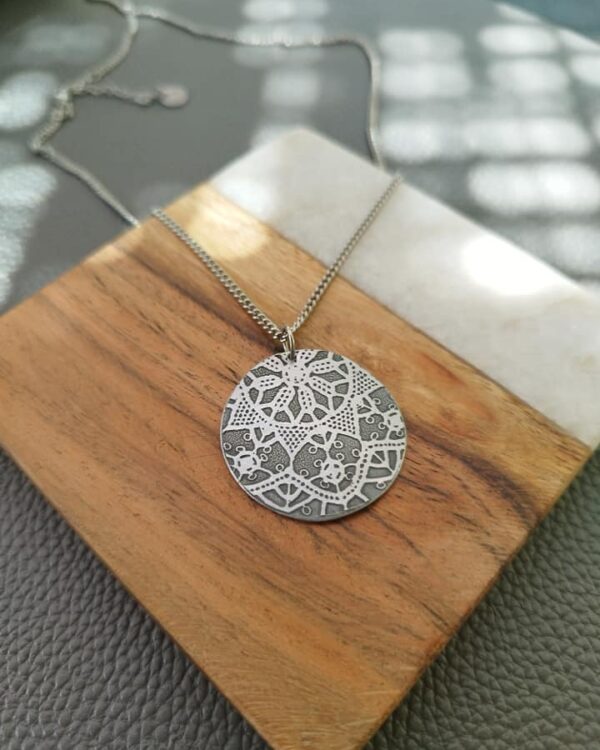 Sunčani medaljon ogrlica