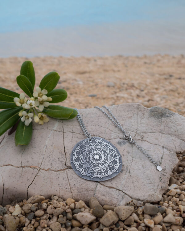 Paška čipka medaljon