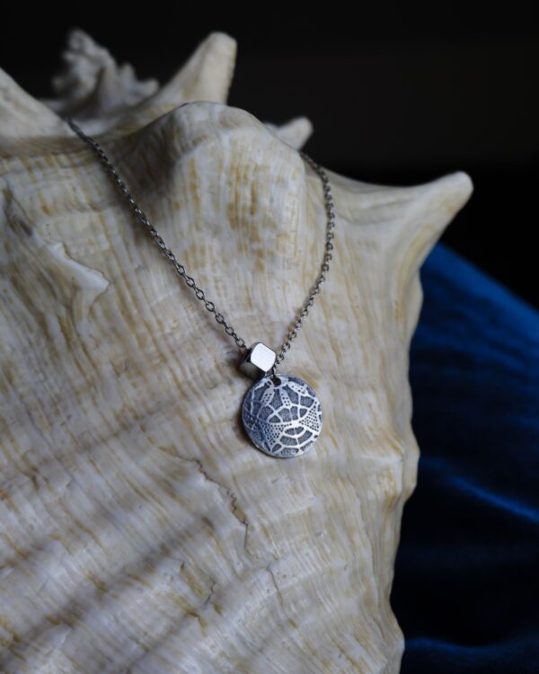 Čipkasto sunce mini medalion