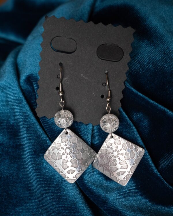 Rasplesano svijetlo naušnice