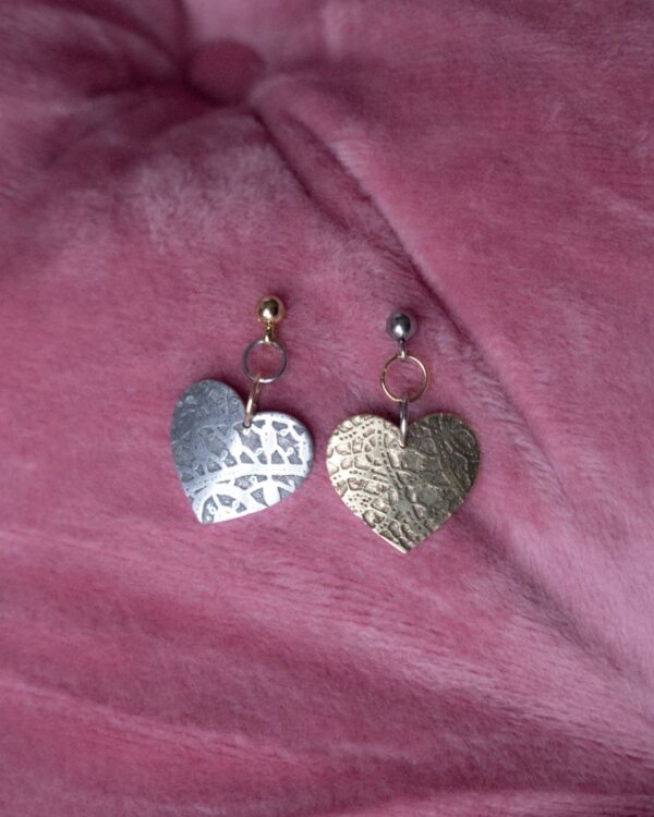 Zlatno i srebrno srce naušnice