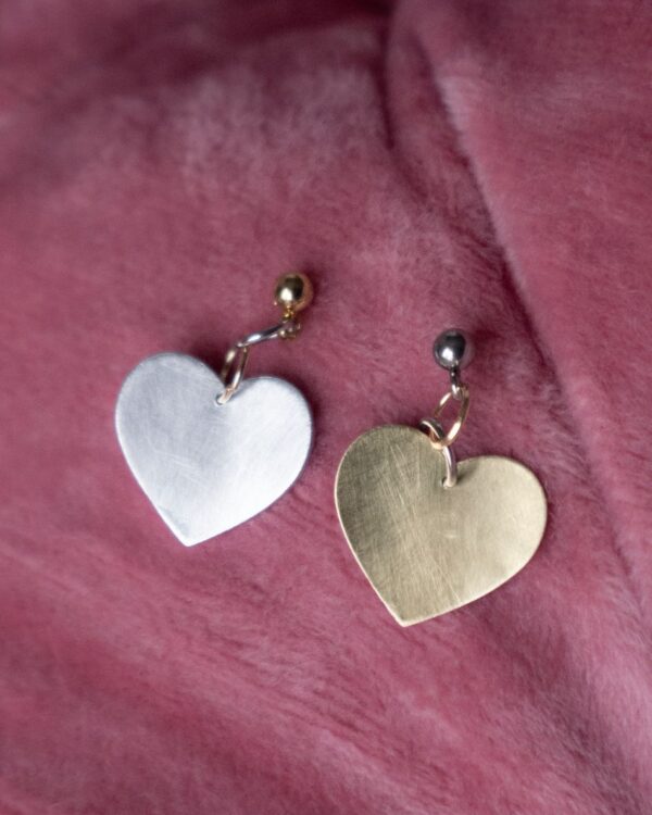 Zlatno i srebrno srce naušnice